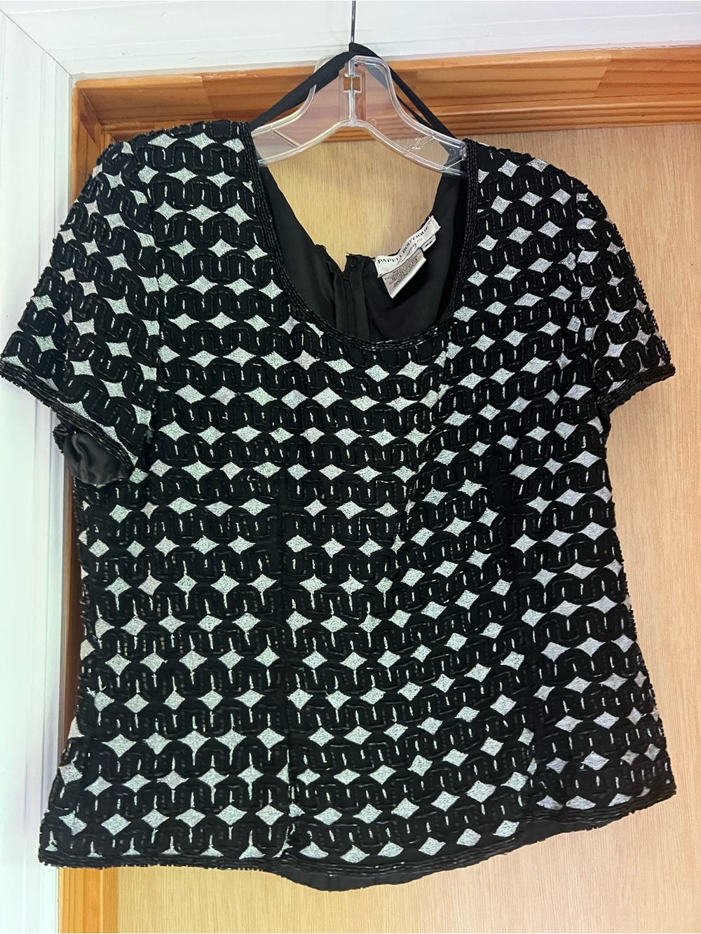 Papell Boutique Black and White Textured Short Sleeve Top